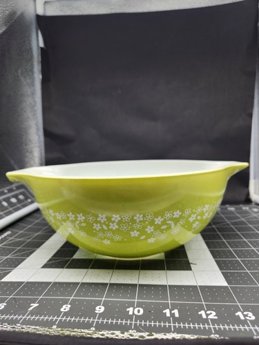 Pyrex Light Green Crazy Daisy Spring Blossom Cinderella 443 Mixing Bowl 2.5 Qt
