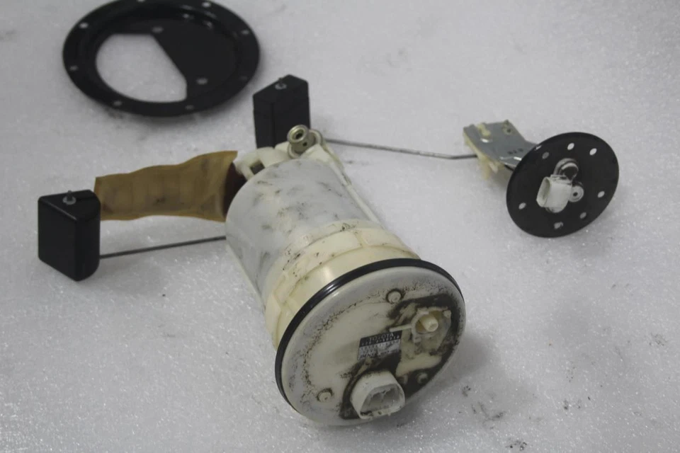 2001 LEXUS LS430 FUEL PUMP AND SENDING UNIT 77020-50010 - Image 3 of 4