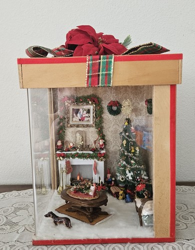 Grande diorama natalizio vintage espositore soggiorno. Giocattoli per camino ad albero. Fatto a mano. - Foto 14 di 18
