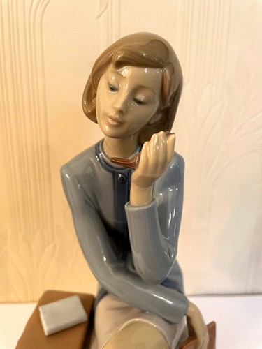 Lladro 6749 Always On The Go Large Gloss Figurine Boxed Woman On Telephone - Picture 14 of 19