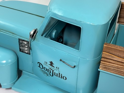 Camioneta pickup Don Julio Tequila 1942 réplica de metal azul vintage 24" decorativa - Imagen 8 de 15
