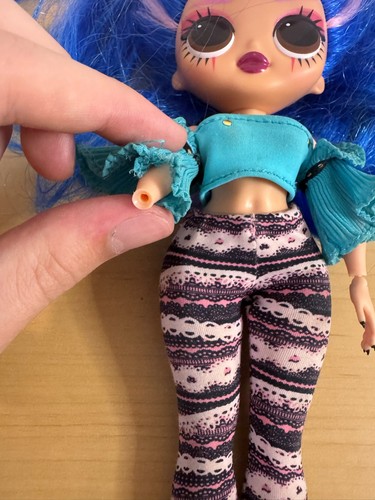 Muñeca Prisma Lol OMG Queens Incluye Conjunto Falta Mano Derecha - Imagen 2 de 14