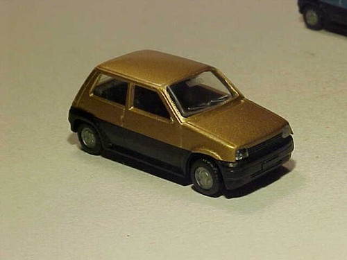 LOT 2 INCH 1984 Renault 5 R5 Supercinq Praliné 1/87 Plastic Mint Loose - Picture 5 of 7