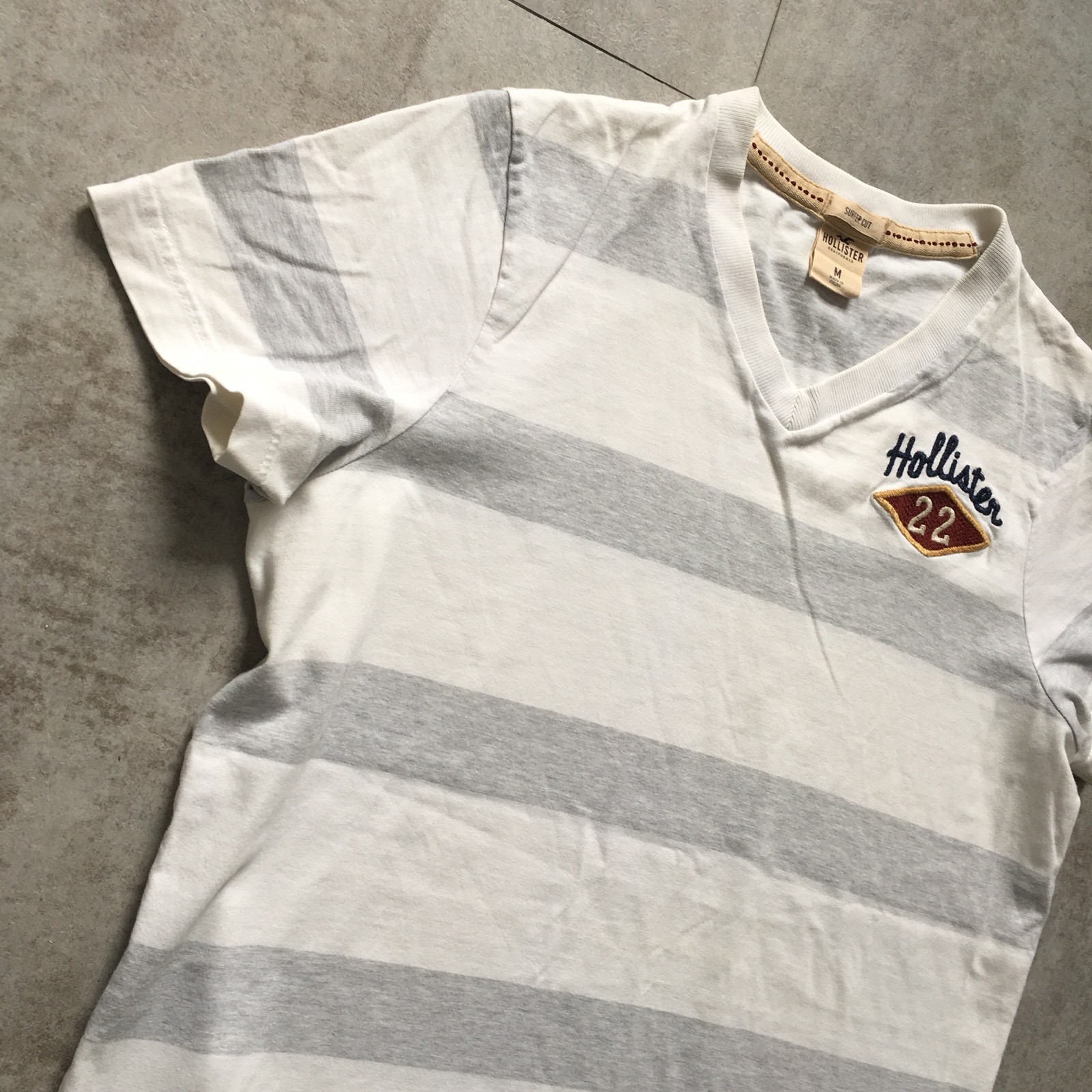 HOLLISTER CALIFORNIA Gris & Blanc à Rayures T-shirt en (Medium, coton (Medium, en Surf) 1380ff HOLLISTER CALIFORNIA Gris & Blanc à Rayures T-shirt en (Medium, coton (Medium, en Surf) 1380ff