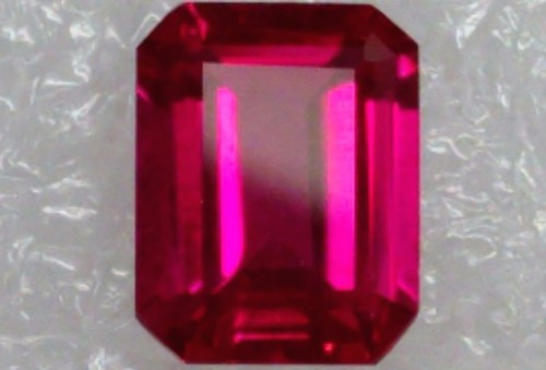 Beautiful Vibrant Red Emerald Cut Cubic Zirconia (CZ) 8x6mm Loose Stone - Picture 2 of 4