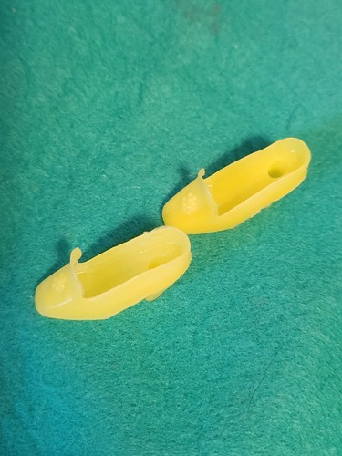 Vintage Mod Barbie: YELLOW Chunky Heel Pilgrim Doll Shoes plastic - Picture 2 of 4