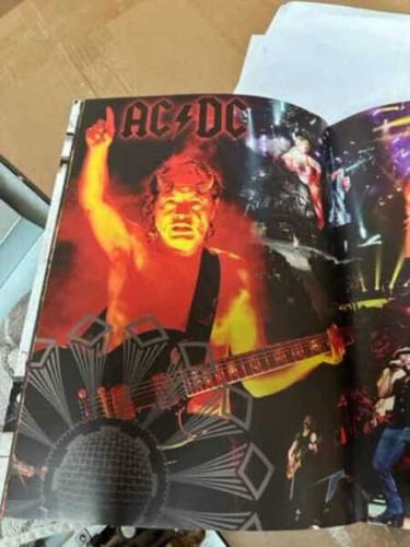 ACDC BLACK ICE 2010 TOURBOOK TOUR BOOK PROGRAM EXCELLENT CONDITION - Picture 6 of 9