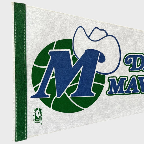 Vintage 1980s Dallas Mavericks Green & Blue NBA Basketball Pennant - Picture 3 of 4