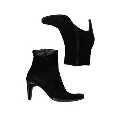 Stuart Weitzman Black Suede Leather Boot -Sz 7.5- Babette Style Heel, Chisel Toe