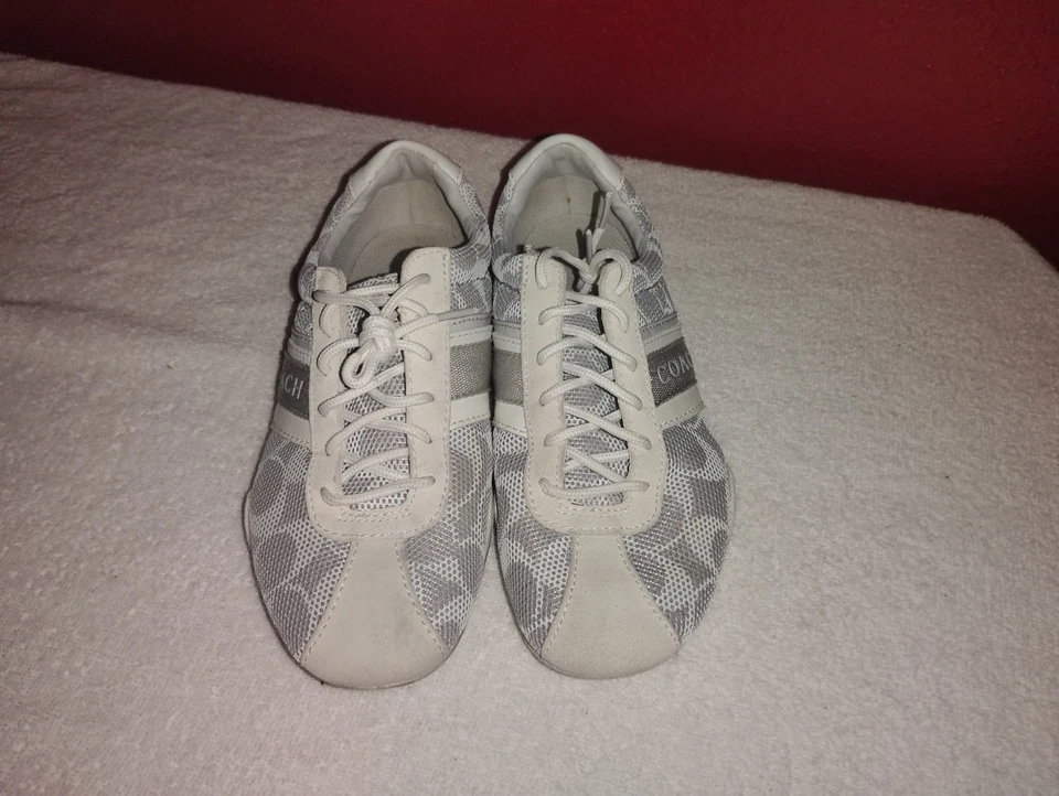 Zapatilla deportiva Coach Jayme beige con logotipo de moda 6M  Foto 2 de 4