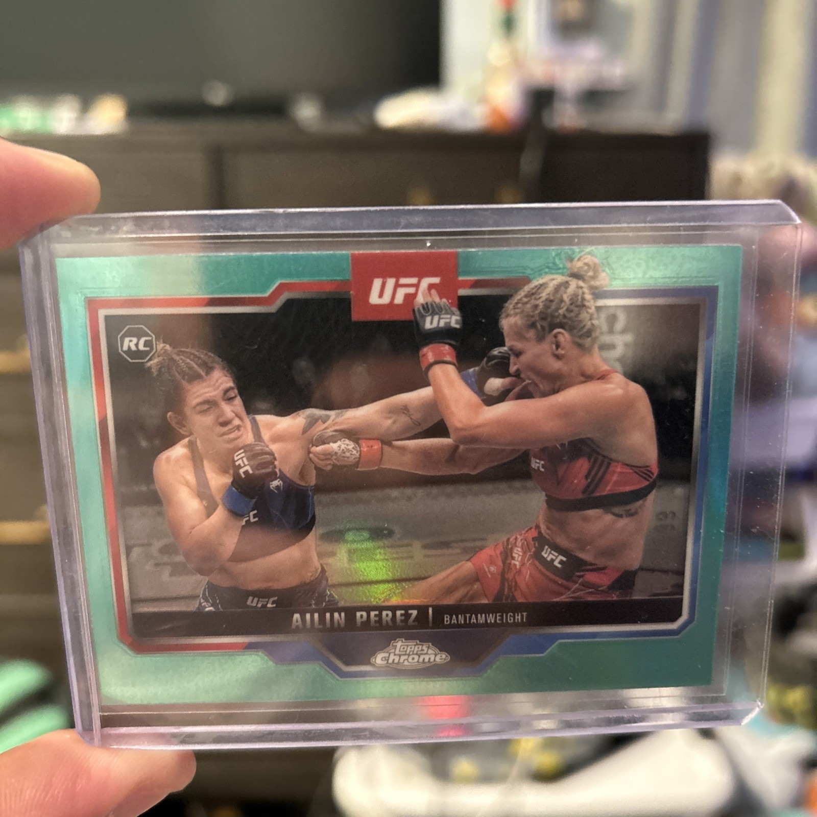 Ailin Perez  2025 Topps Chrome UFC #15 Aqua Refractor /199