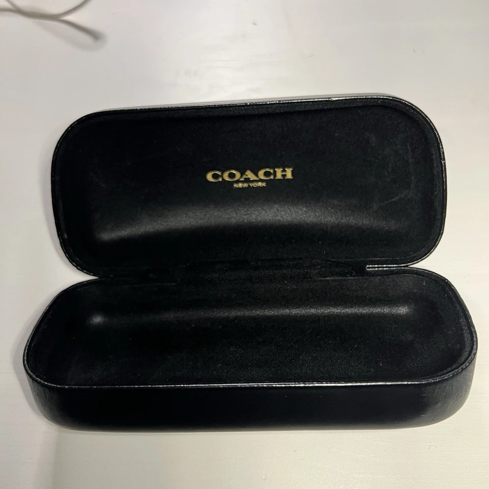Estuche para gafas Coach New York negro con cubierta dura Foto 3 de 4