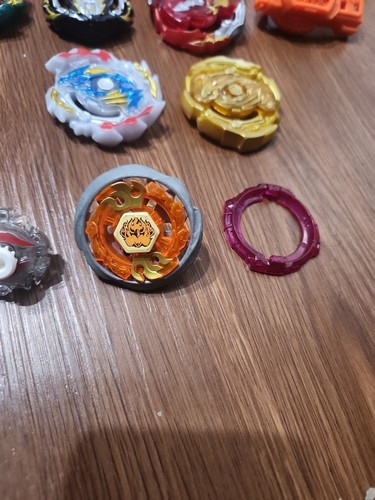 Lot Of Metal And Plastic Beyblades, Burst Spinners, Pieces, Launchers - Bild 8 von 8