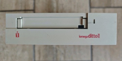Iomega Ditto 2GB Bandlaufwerk Model IO2000Wi, Floppy Anschluss