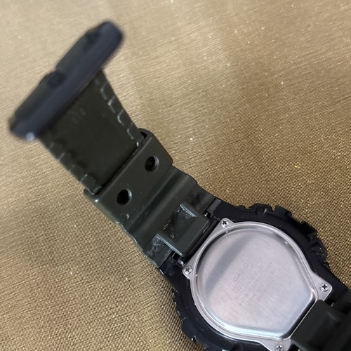 Casio 5565 WR100 49mm Digital y Analógico Negro Reloj Hombre y Banda Verde Correr - Imagen 9 de 12