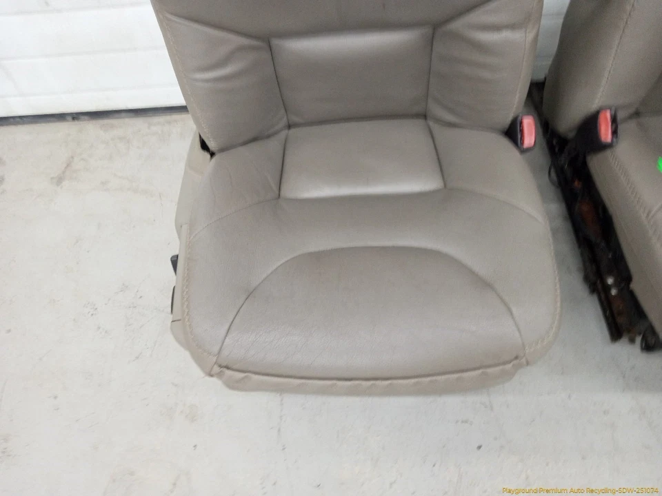 Volvo XC70 V70 Pair Of Left & Right Front Leather Seat Fits 2005-2007 05 06 07 Foto 3 de 4