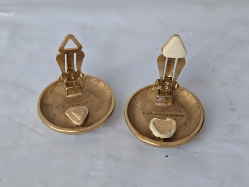 Elegantes Pendientes Vintage Liz Claiborne Alta Costura Imitación Perla Cabujón Clip Dorado - Imagen 5 de 8