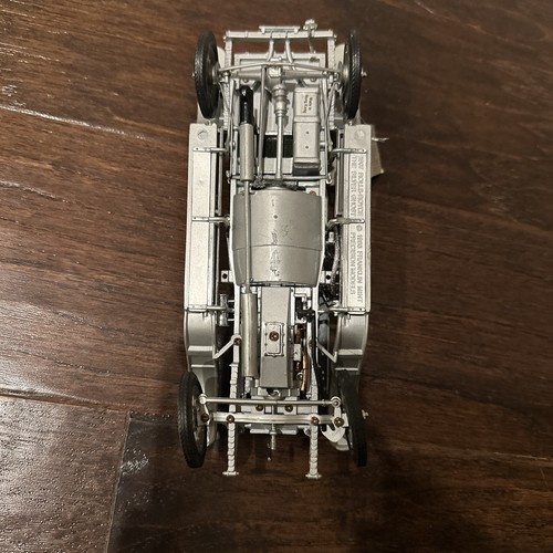 Exclusive Collectible: 1907 Rolls-Royce Silver Ghost Diecast Model - Picture 9 of 16
