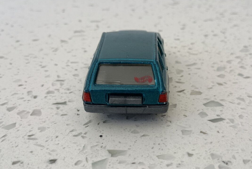 Hot Wheels Mercedes Wagon 300 TD Green/Blue Vintage Diecast Toy Car, 1997 - Picture 4 of 7