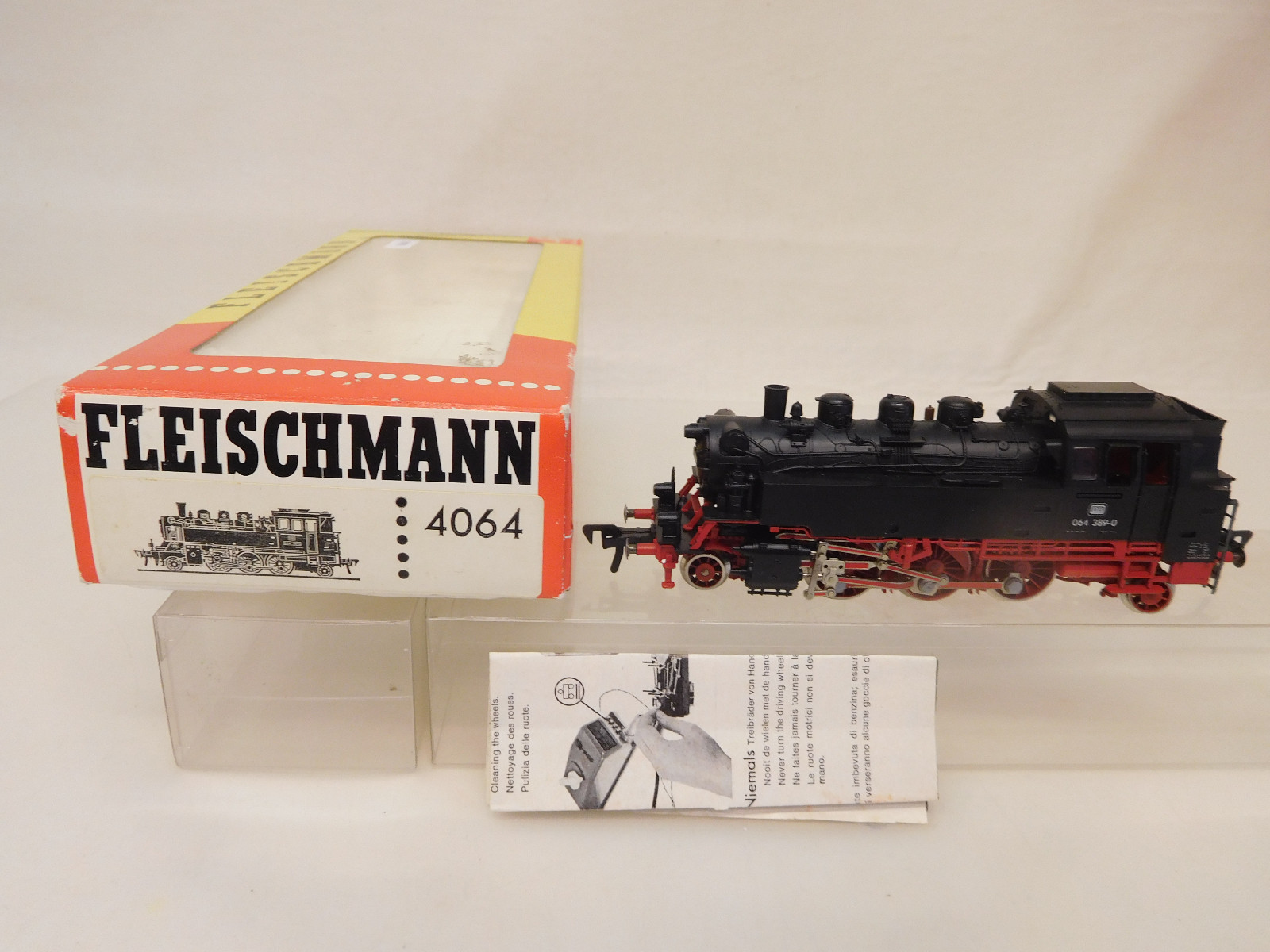 MES-59643 Fleischmann 4064 H0 Dampflok DB 064 389-0 sehr guter Zustand MES-59643 Fleischmann 4064 H0 Dampflok DB 064 389-0 sehr guter Zustand