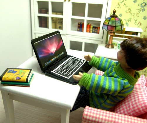 Casa de Muñecas Miniatura Escala 1/6 Juguete Mini Portátil Computadora Portátil Notebook Decoración H - Imagen 2 de 10