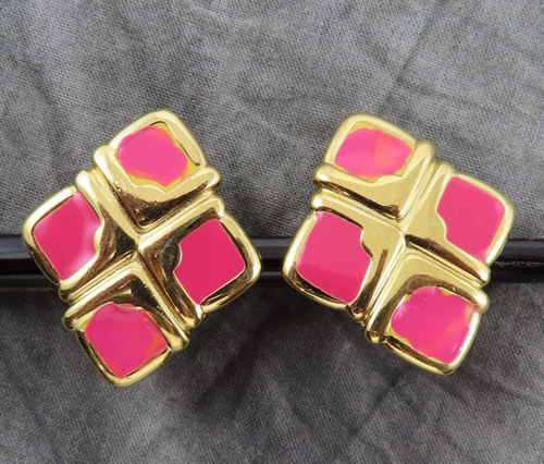 Monet Earrings Vintage Clip Hot Pink Enamel 1.65 inch Chunky Diamond Shape 189f - Picture 8 of 11