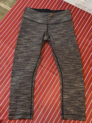 Lululemon Capri Leggings Yoga Pants Z4 Women’s Size