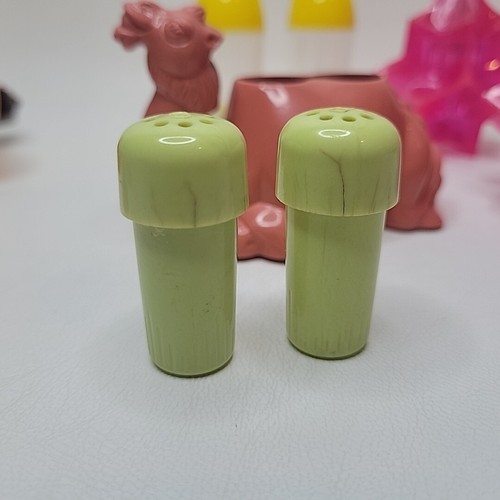 Hong Kong & USA Colorful Plastic Salt & Pepper Shaker Lot of 5 Retro MCM 60's - Picture 7 of 16