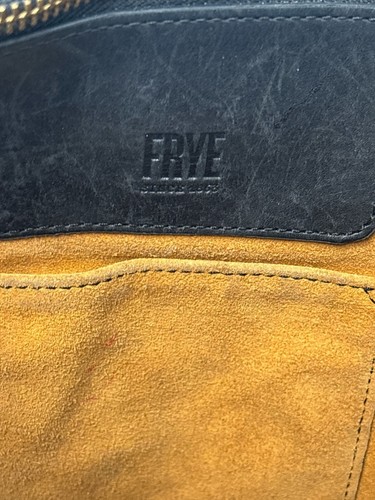 Borsa tote in pelle nera con doppio manico e piedini in metallo dorato - Foto 13 di 14