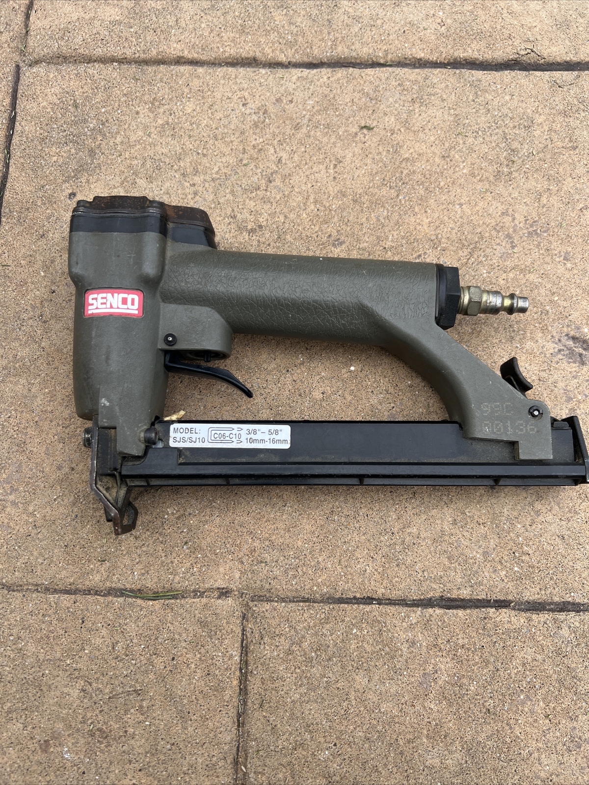 Senco SFW10 Pneumatic Fine Wire Finish Stapler Staple Gun, C06C10, 3/8