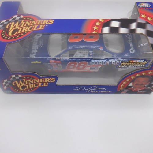 2000 Hasbro Dale Jarrett Winners Circle #88 Ford Credit 1:24 Scale - Picture 10 of 12