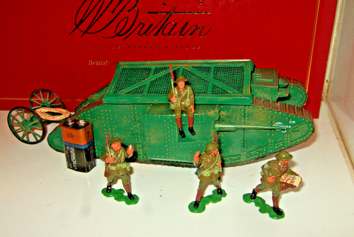 Britains 08946 British Tank Mark 1 Mother Male with 4 Figures in 1:32 Scale. - Picture 9 of 13