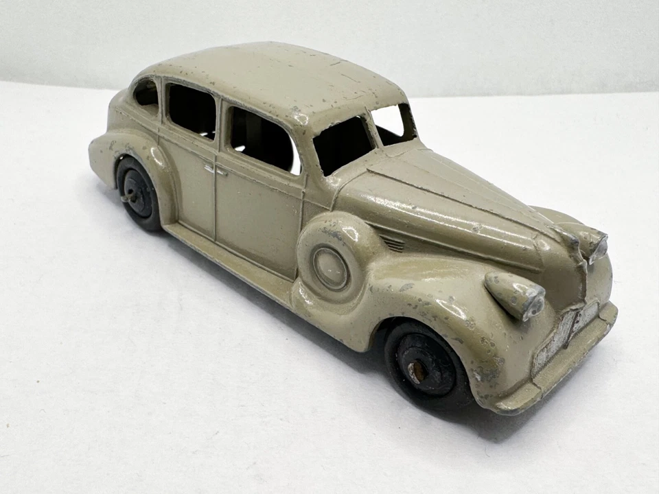 RARO VINTAGE DINKY TOYS # 39D BUICK VICE-REI SALÃO MODELO FUNDIDO CARRO FAWN 1947 - Imagem 4 de 4