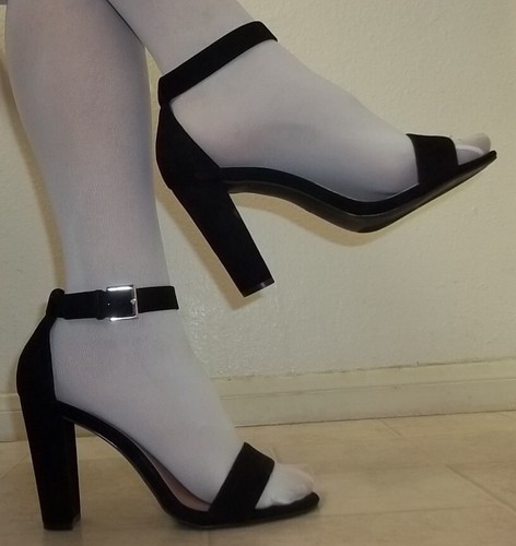 NEW TORRID Size 11 Wide Black Suede Strappy Sandal Shoes 4 1/4” High Block Heels
