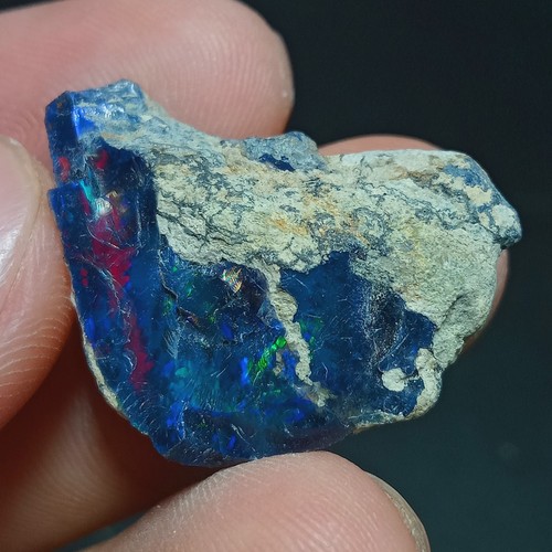 Ópalo negro ahumado etíope de 17,60 quilates áspero - rojo azul verde matriz ópalo de fuego crudo - Imagen 5 de 5