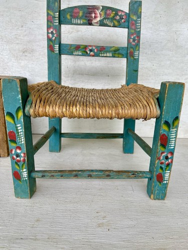 Mexican Folk Art Children’s Kid’s Chair Green Wood w/ Hand Painted Red Flowers - Picture 4 of 22