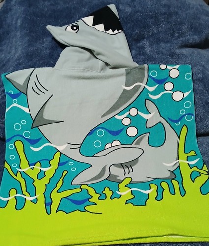 Set of 3 Kids Hooded Beach Towel Microfiber 24"x24" Cartoon Shark Bath Pool Fun - Picture 7 of 7
