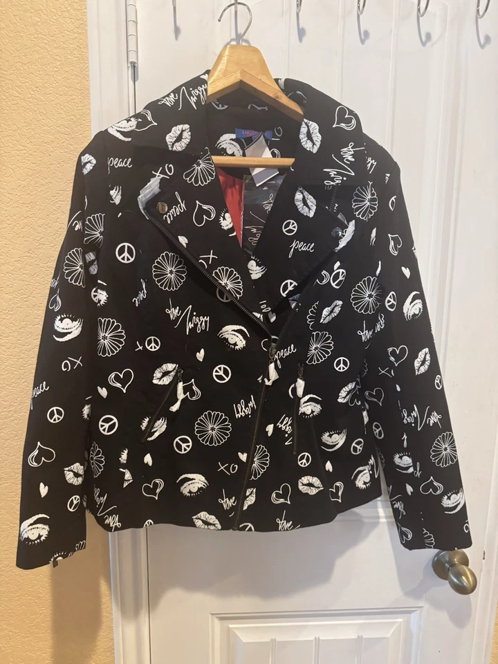 LOVE TWIGGY Size M Graffiti Print Jacket Weather Pattern BLACK - Image 4 of 4