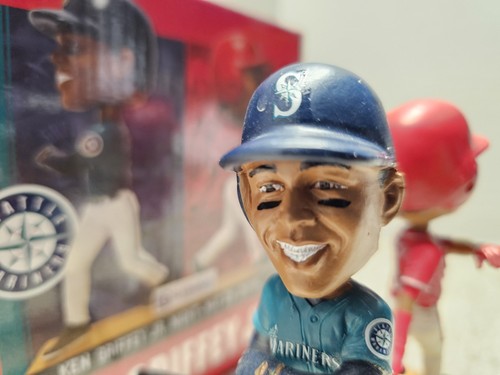 Ken Griffey Jr Seattle Mariners Cincinnati Reds MLB 2016 SGA Bobblehead NIB - Picture 2 of 15