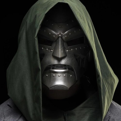 CASCO MARVEL LEGENDS DOCTOR DOOM PREMIUM JUEGO DE ROL 1:1 CON CAPUCHA EN STOCK. WOW! - Imagen 7 de 21