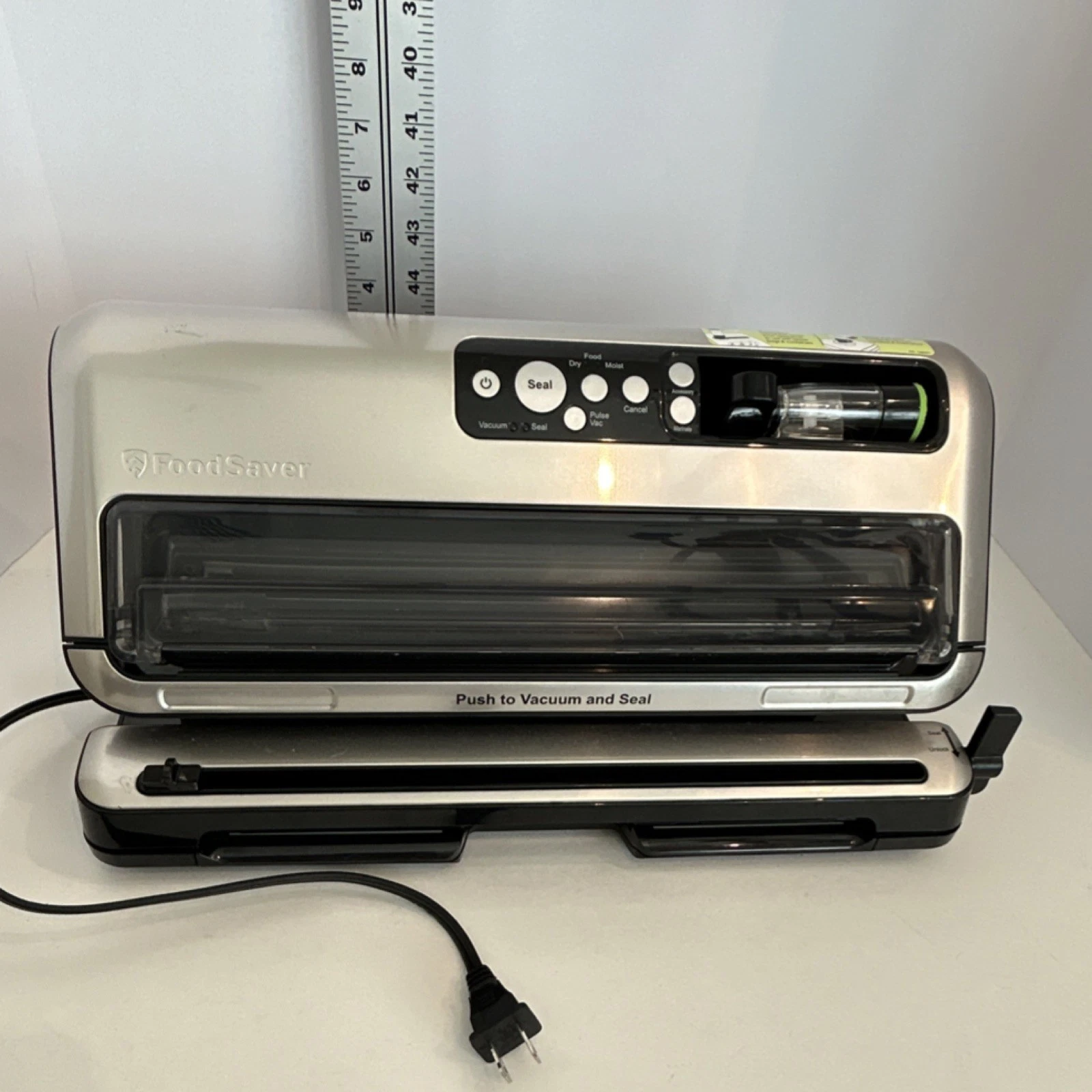 FoodSaver Vacuum Sealer Silver Pulse Vac Retractable Handheld Sealer MPN 187054