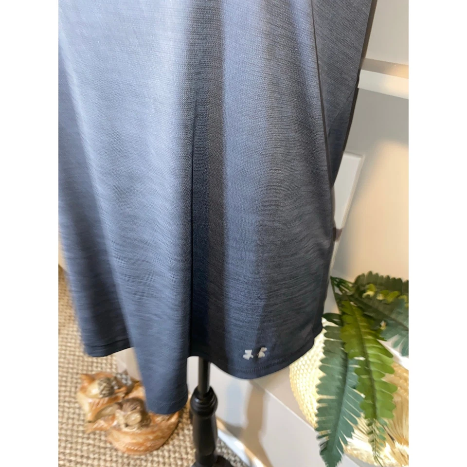 Under Armour Logo size Large Heat Gear Grey Athletic Gym Top GUC  - Image 3 of 4