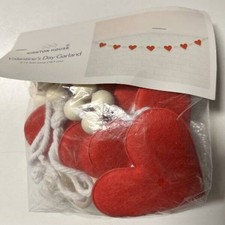 VALENTINE'S DAY RED FELT HEARTS GARLAND 6.13 FT