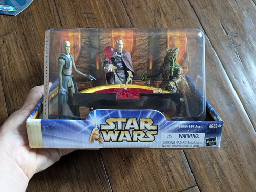 Hasbro Star Wars Geonosian War Chamber Poggle Lesser Count Dooku San Hill Clones