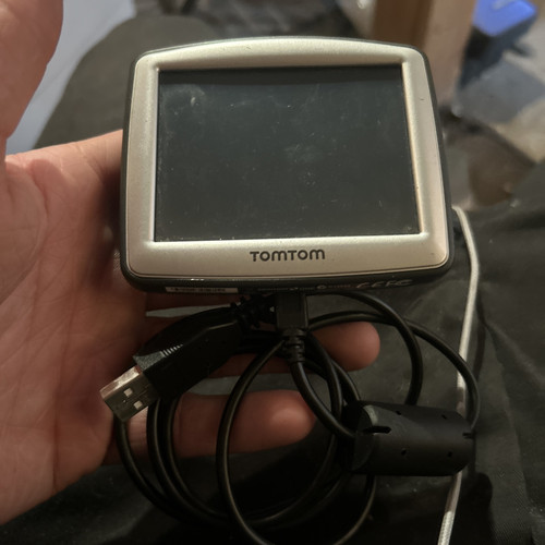 Pre-Owned 4" TomTom One N14644 GPS - Picture 1 of 7