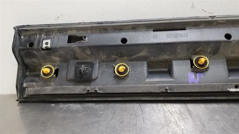 19 2019 MASERATI LEVANTE OEM FRONT DOOR MOULDING BLACK PASSENGER RIGHT 670035235
