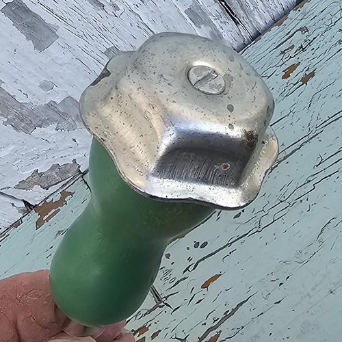Vintage Eispickel mit grünem Griff und Hammerkappe aus Metall - Bild 21 von 22