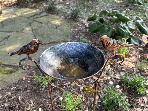 Vintage Hummingbird Bird Bath Trellis & Feeder with Metal Stake - 7.2"Cast Iron - Picture 7 of 9