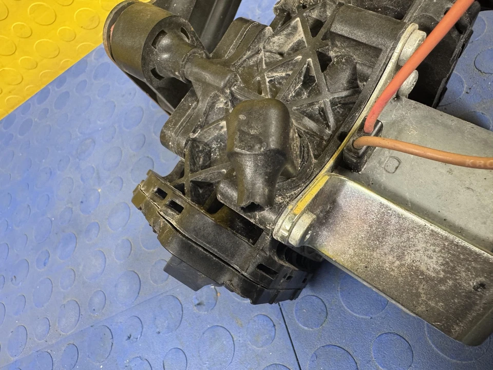 2015-2025 Ford Transit 150 Brake Vacuum Pump Assembly OEM BL34-2A451-BA A426K Foto 4 de 4