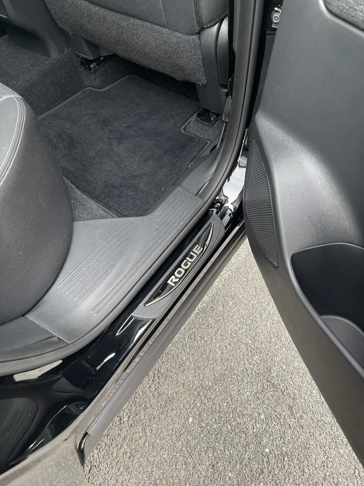 Cubierta protectora de placa de umbral de puerta de acero inoxidable negro para Nissan Rogue X4 Foto 2 de 4